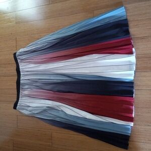 Jaeger multicolor skirt size US 12. Used in good condition.